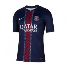 Images en fuite du nouveau maillot domicile du Paris Saint-Germain